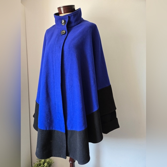 Marcona Electric Blue and Black Women's Sweater Cape With Sleeves. Size X/1X - Picture 4 of 14